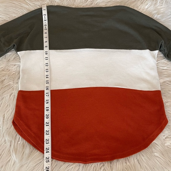 Colorblock Top | Boutique Brand - Picture 11 of 11